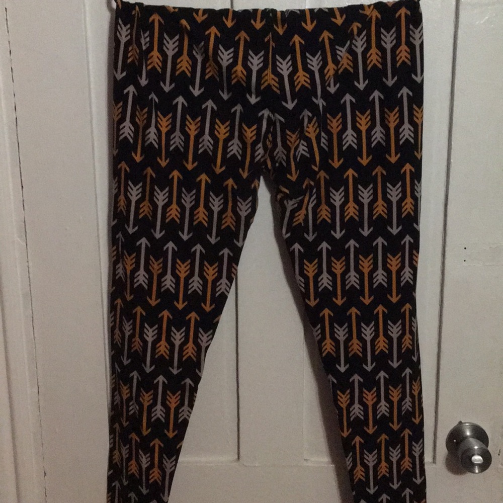 Lularoe super cute arrow leggings tall and curvy